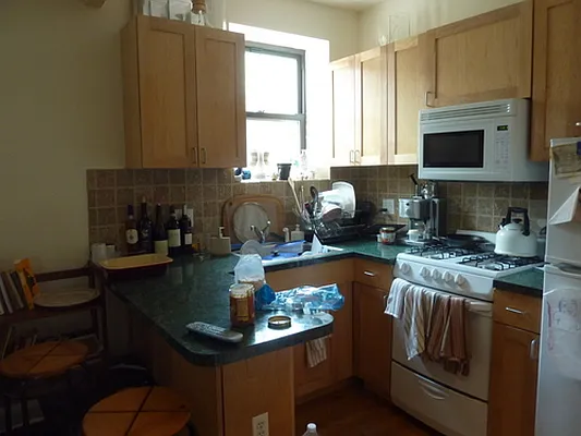 Rented by Chartwell Manhattan Realty | media 8