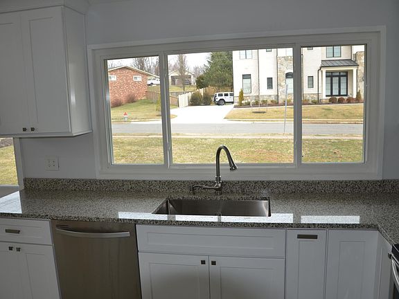 3rd image of 6827 Rosemont Dr