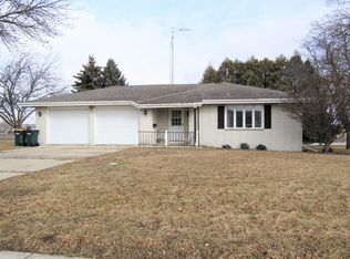 707 E Center St, Juneau, WI 53039