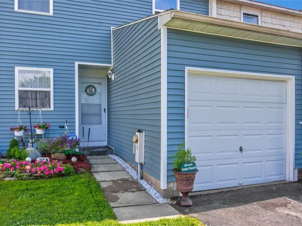 5497 Trastevere Rd, Clay, NY 13041