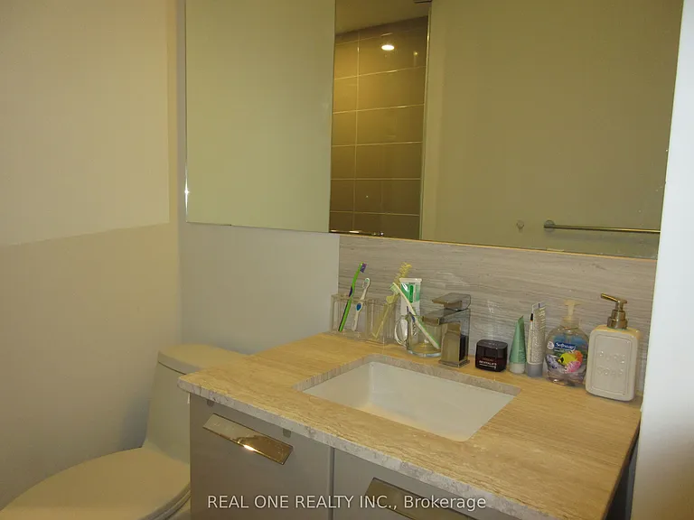 28 Wellesley St E #2207 — Photo 12