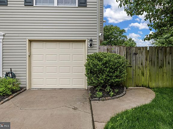 5th image of 511 Clint Ln