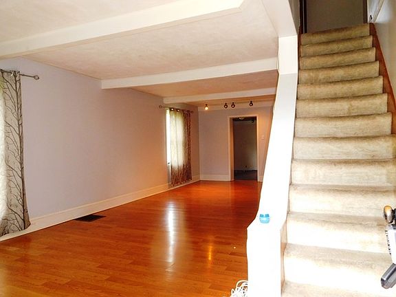 5th image of 626 Suffolk Ave