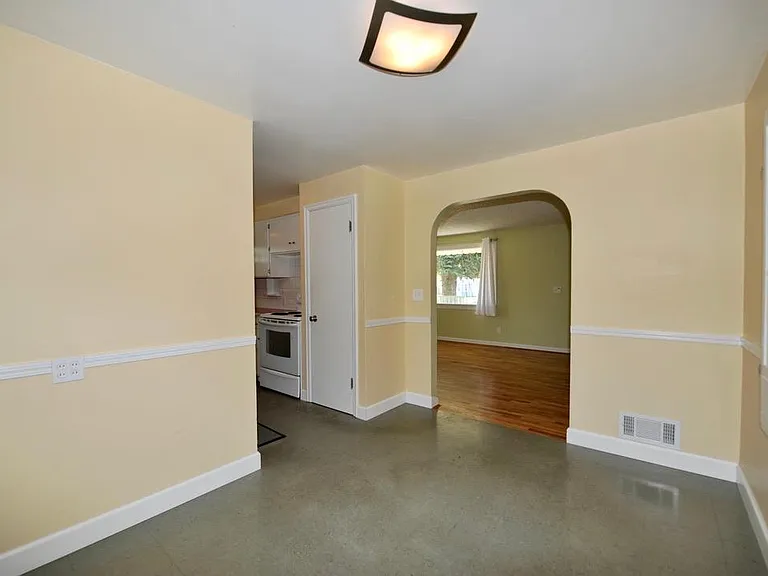 1223 E Saint Maries Ave — Photo 9