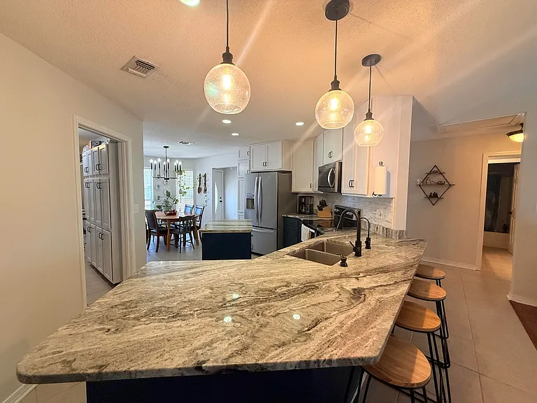 2414 Heritage Cir — Photo 10