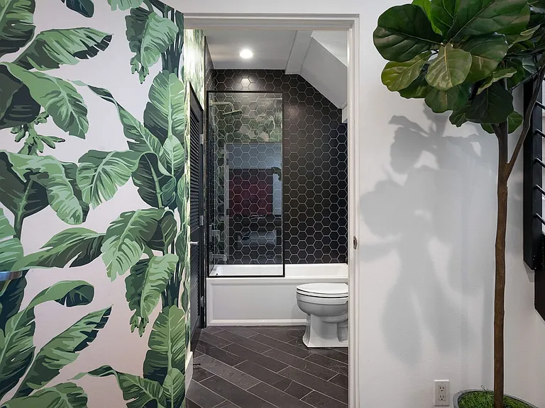 1037 N Laurel Ave #19C — Photo 30