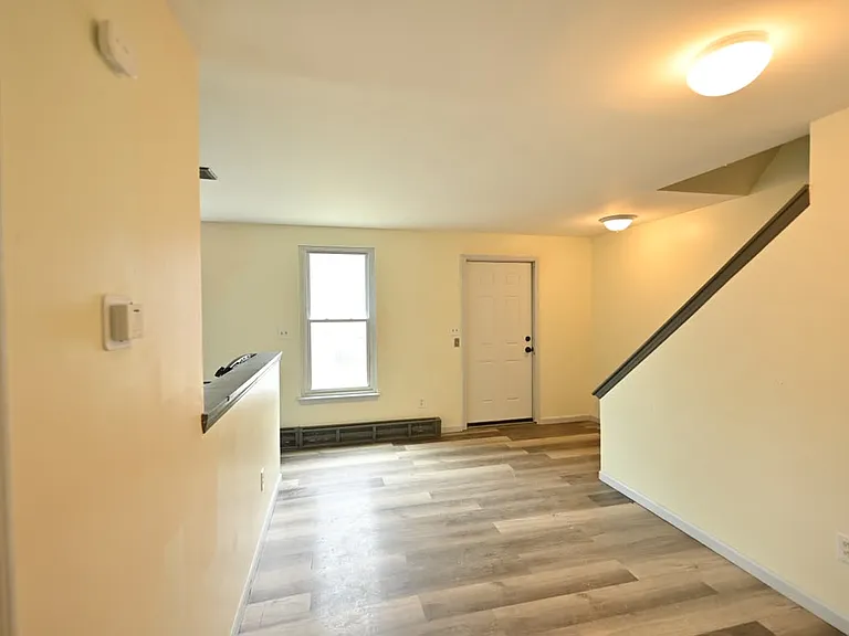 217 1st St #1 — Photo 7