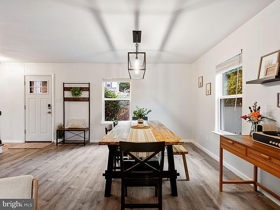 5th image of 3107 W Summit Ave