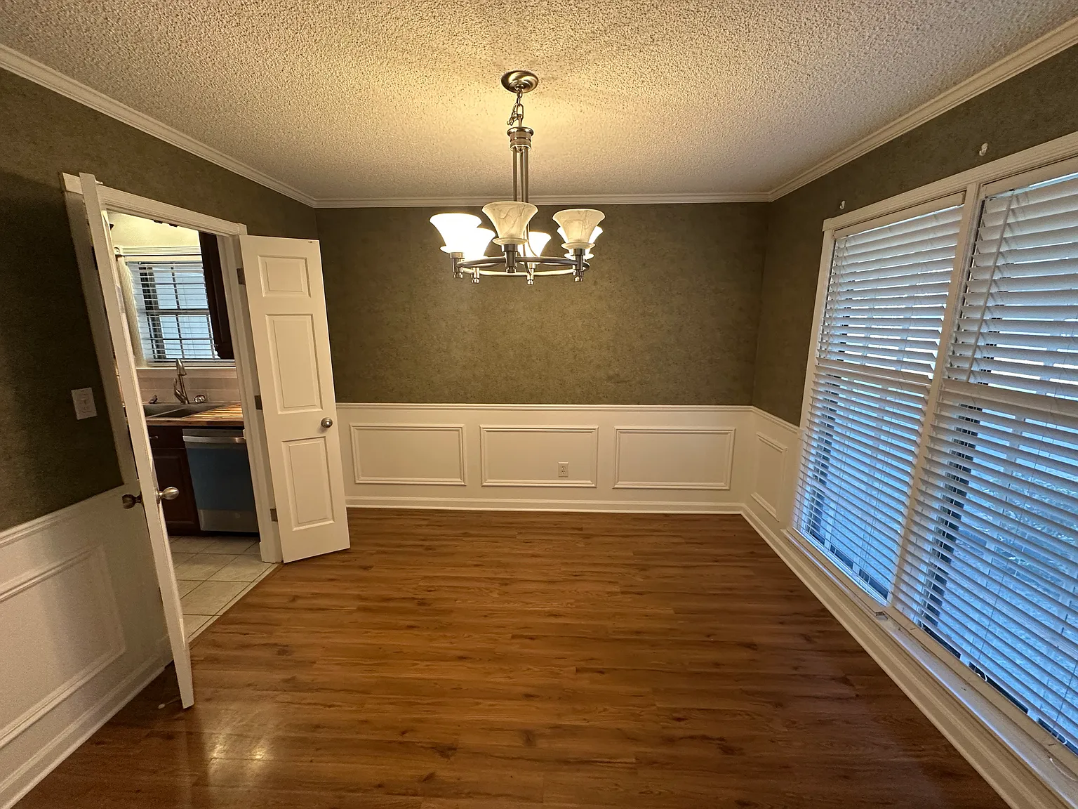 4 bed, 1651 sqft, $2,495 — Photo 4