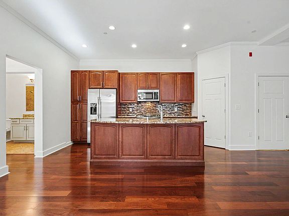 5th image of 324 E Main St Unit 225
