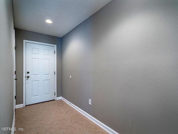 5th image of 818 S Black Cherry Dr #818