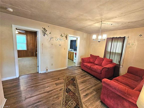 4th image of 1111 Winslow St