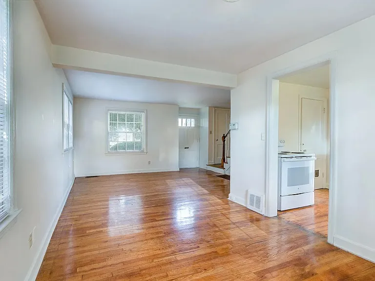 7226 Wyandotte St #7226 — Photo 5