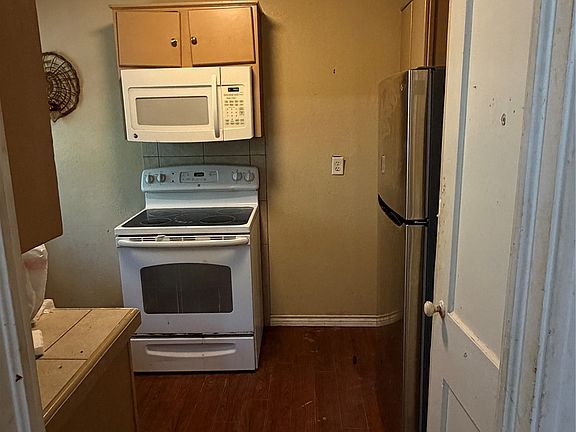 4th image of 2423 Simpson St