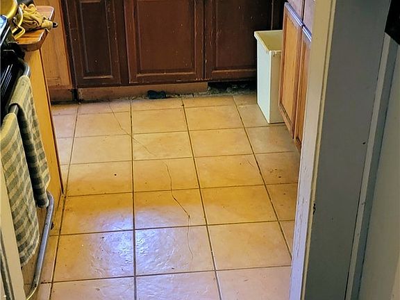 4th image of 5031 Granada St