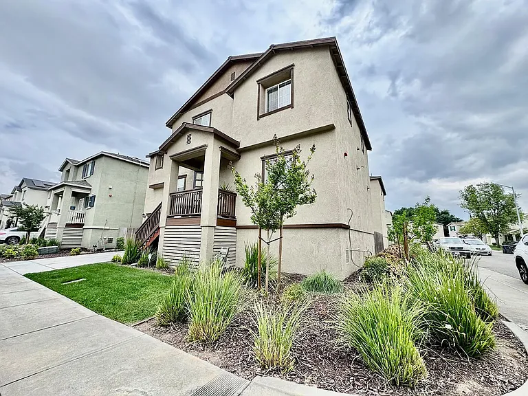 House Elevation - Side View/Corner Lot