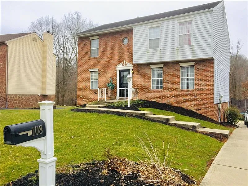 108 Carriage Dr photo 1
