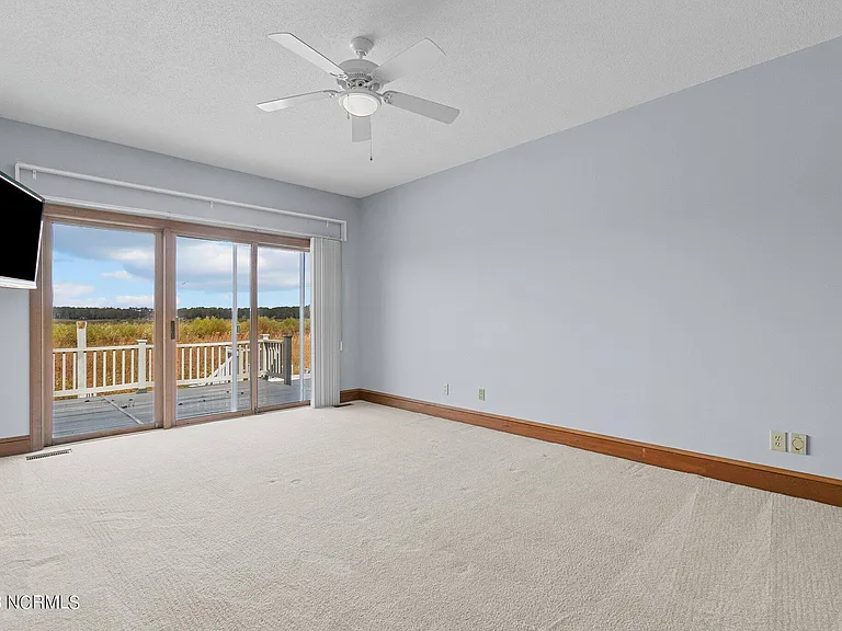 867 Castleberry Ct — Photo 13