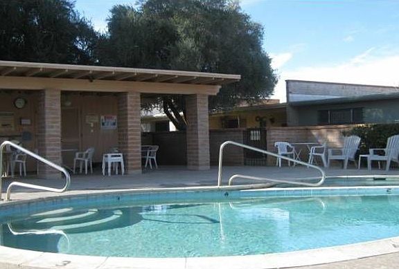 Swimming Pool & Jacuzzi
