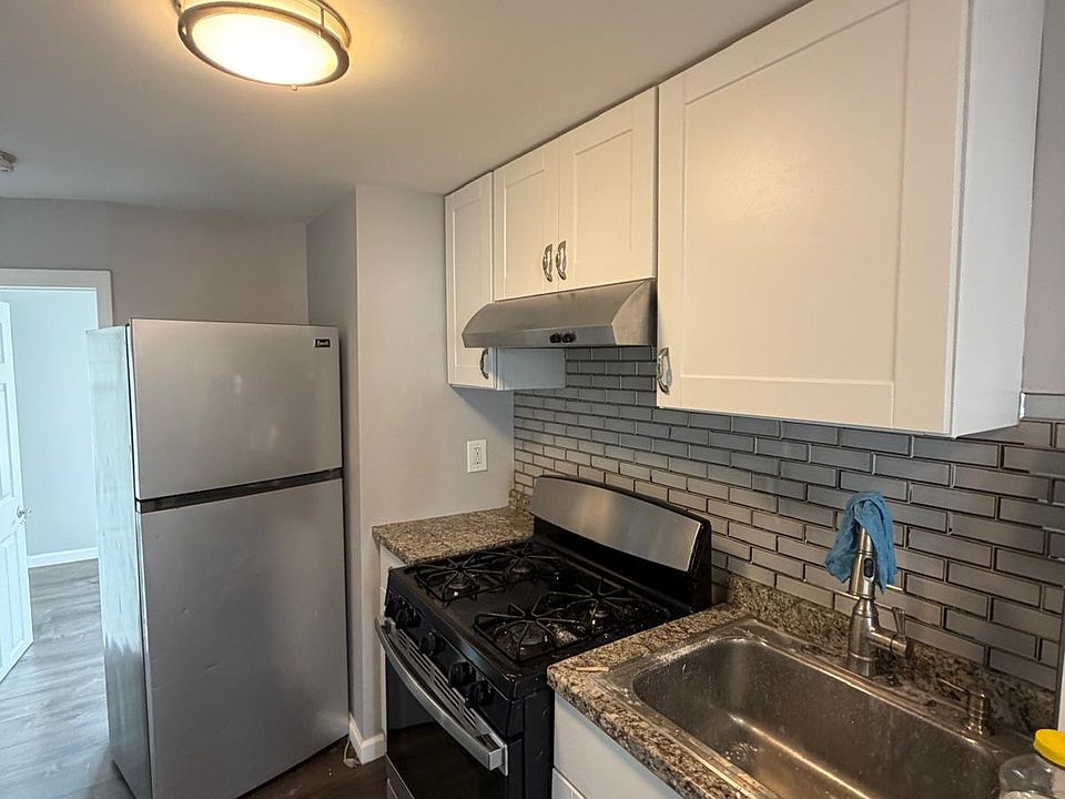 1st image of 318 Pine St Floor 2