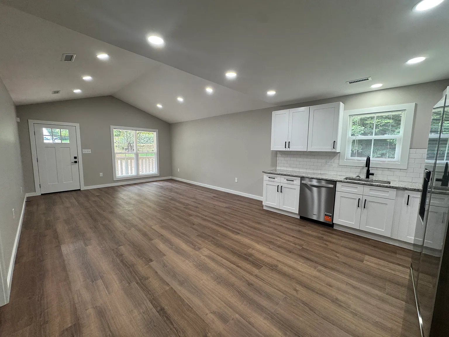 3 bed, 1292 sqft, $2,300 — Photo 4