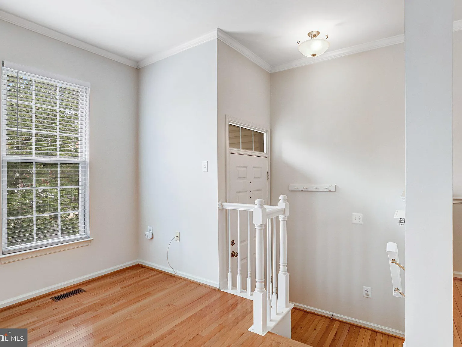3 bed, 6.0 bath, 2090 sqft, $3,200 — Photo 3