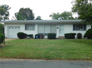205 Grenoble Ln, Florissant, MO 63033