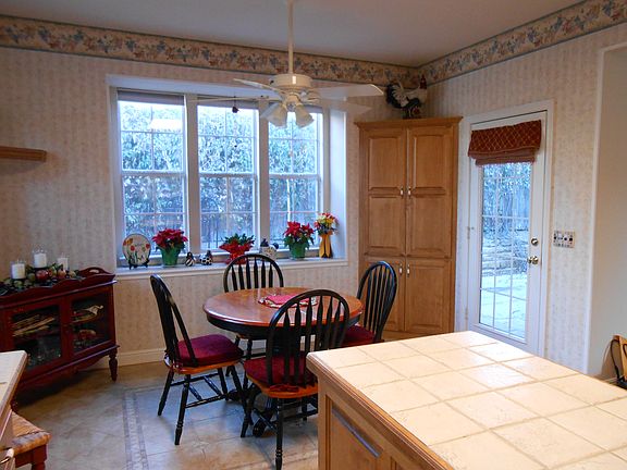 4th image of 916 Ellison Park Cir