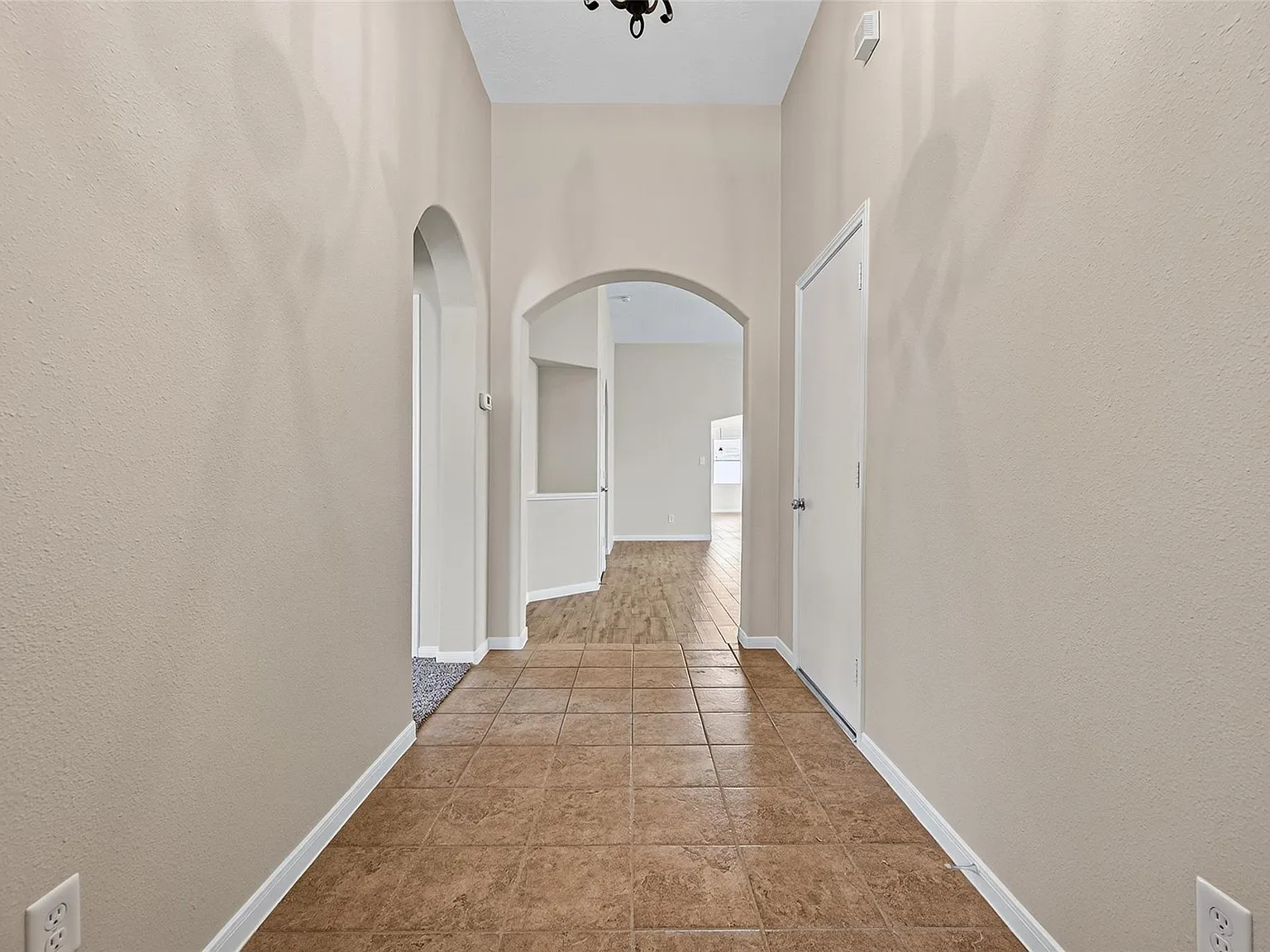 4 bed, 2.0 bath, 2154 sqft, $2,300 — Photo 4