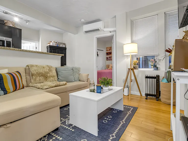 35 N Margin St #4 — Photo 4