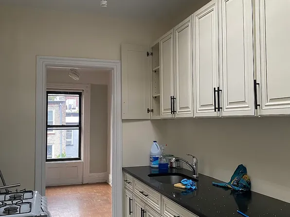 197 Van Buren St Floor 3, Brooklyn, NY 11221