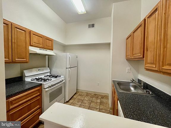3rd image of 1606 Wallace St APT 101