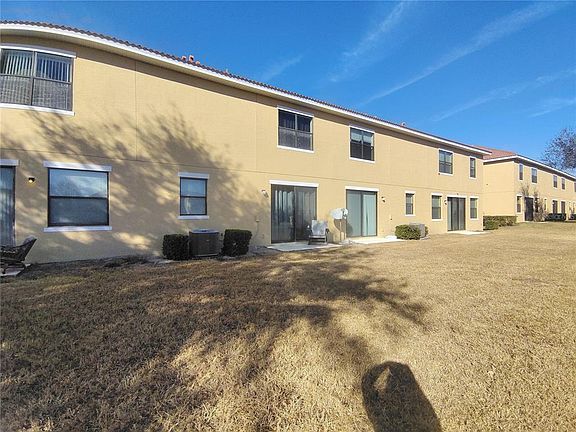 2nd image of 1423 Pacific Rd