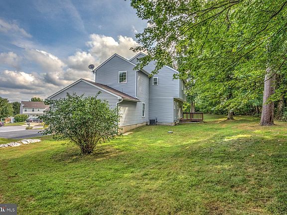5th image of 212 Julie Dr