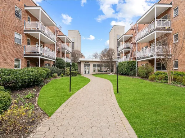 1 Wooleys Lane #3E, Great Neck, NY 11023