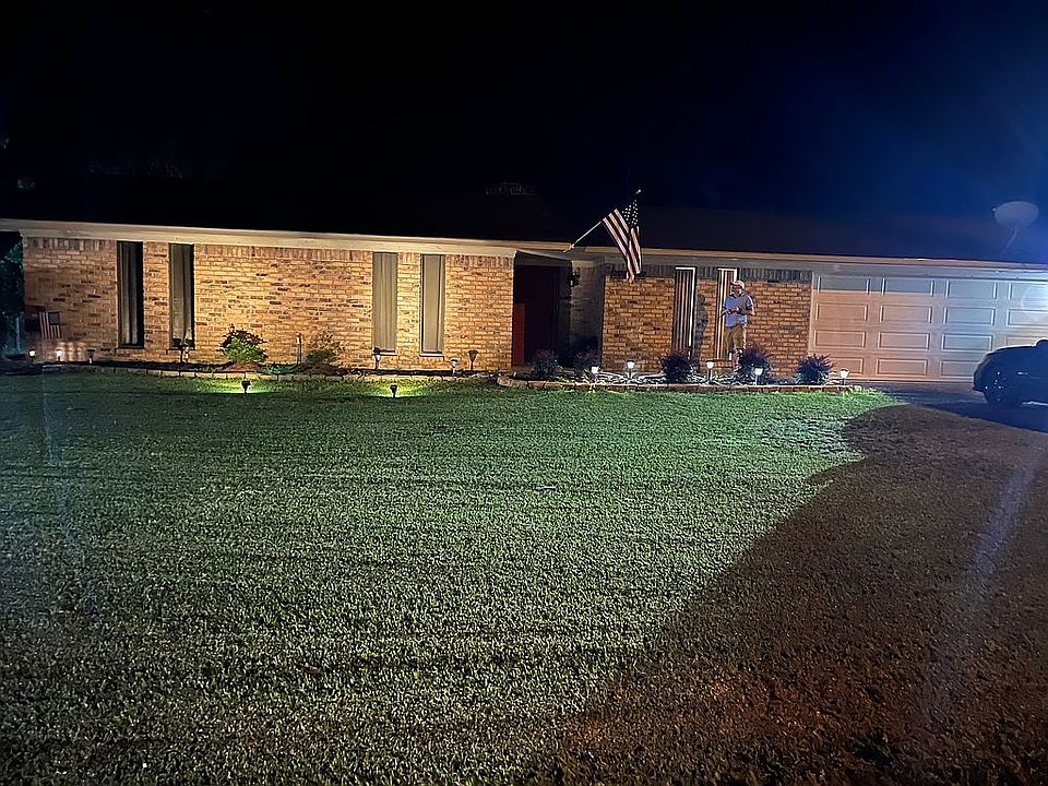 2nd image of 4204 Bennett St