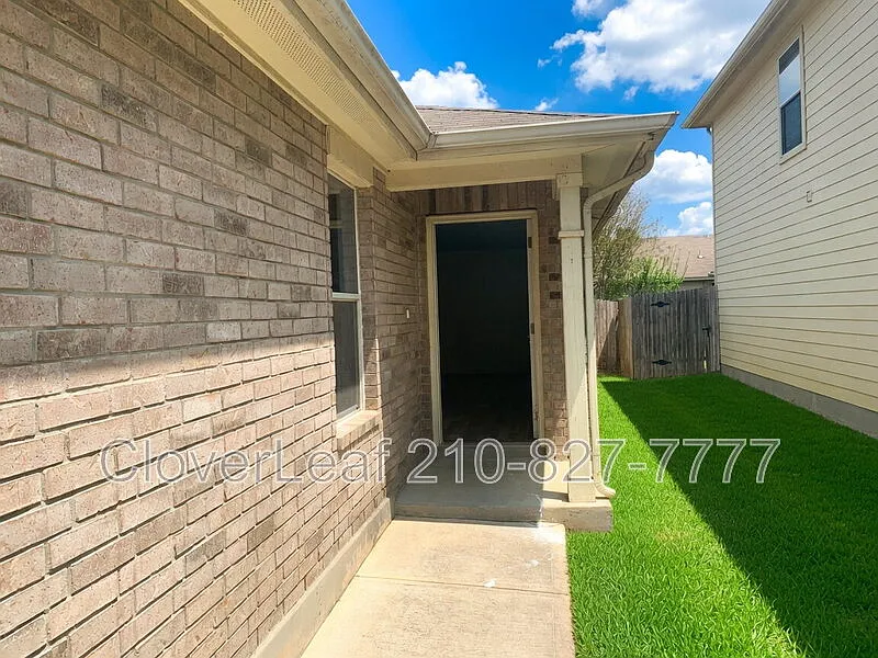 4 bed, 2.0 bath, 1848 sqft, $1,897 — Photo 3