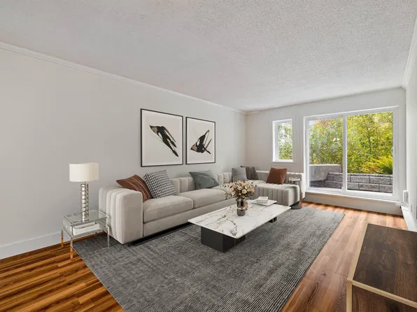 9880 Manchester Dr #106, Burnaby, BC V3N 4R3