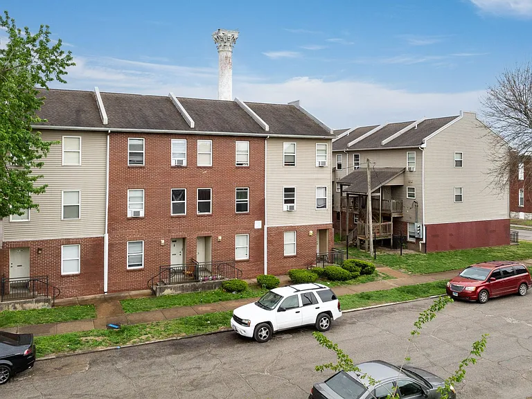 College Hill Apartments — Photo 12