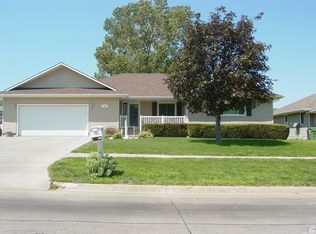 1507 Hillview Dr, Norfolk, NE 68701