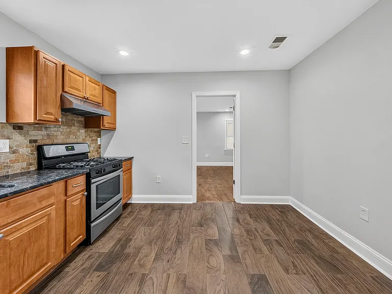 130 Lincoln Ave #2 — Photo 11