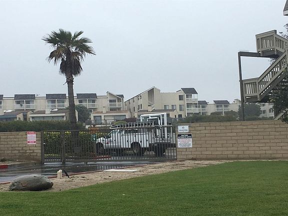 5th image of 370 E Surfside Dr