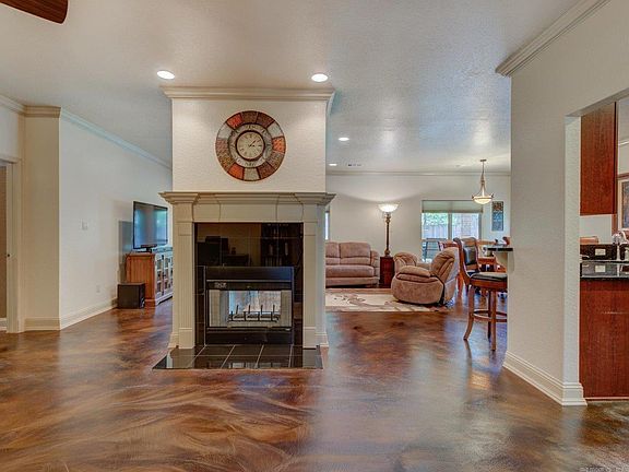 5th image of 113 Pebble Beach Ct