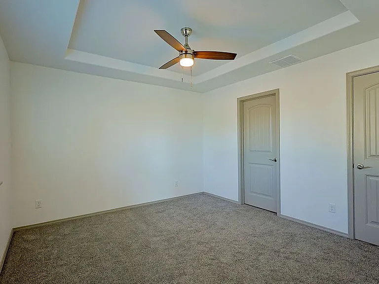 709 E Avenue K — Photo 11
