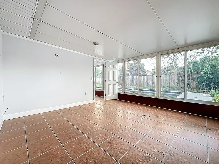 3230 Caulfield St — Photo 17
