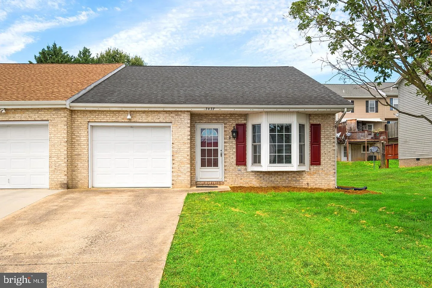 3 bed, 3.0 bath, 1577 sqft, $1,900 — Photo 1