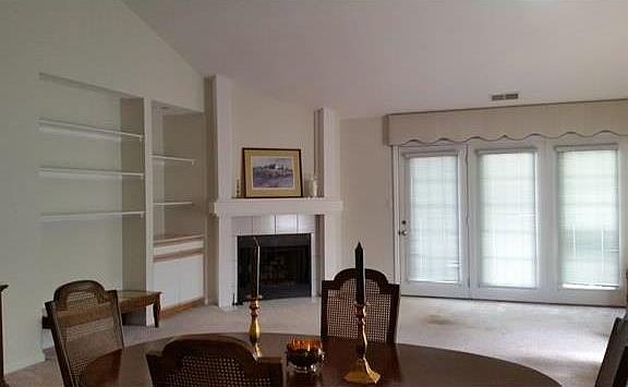 5th image of 124 S Villa Dr