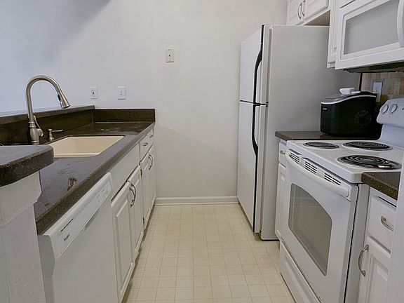 4th image of 1014 Primrose Ln