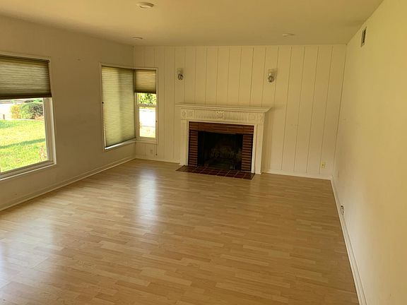 3rd image of 20185 Thelma Ave