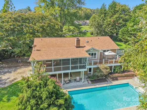 16 Amber Dr, Horse Shoe, NC 28742